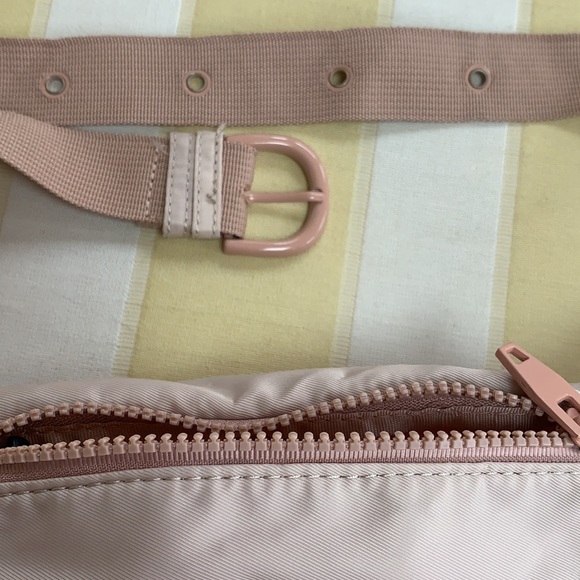 Urban Outfitters Fanny Pack - Picture 7 of 9